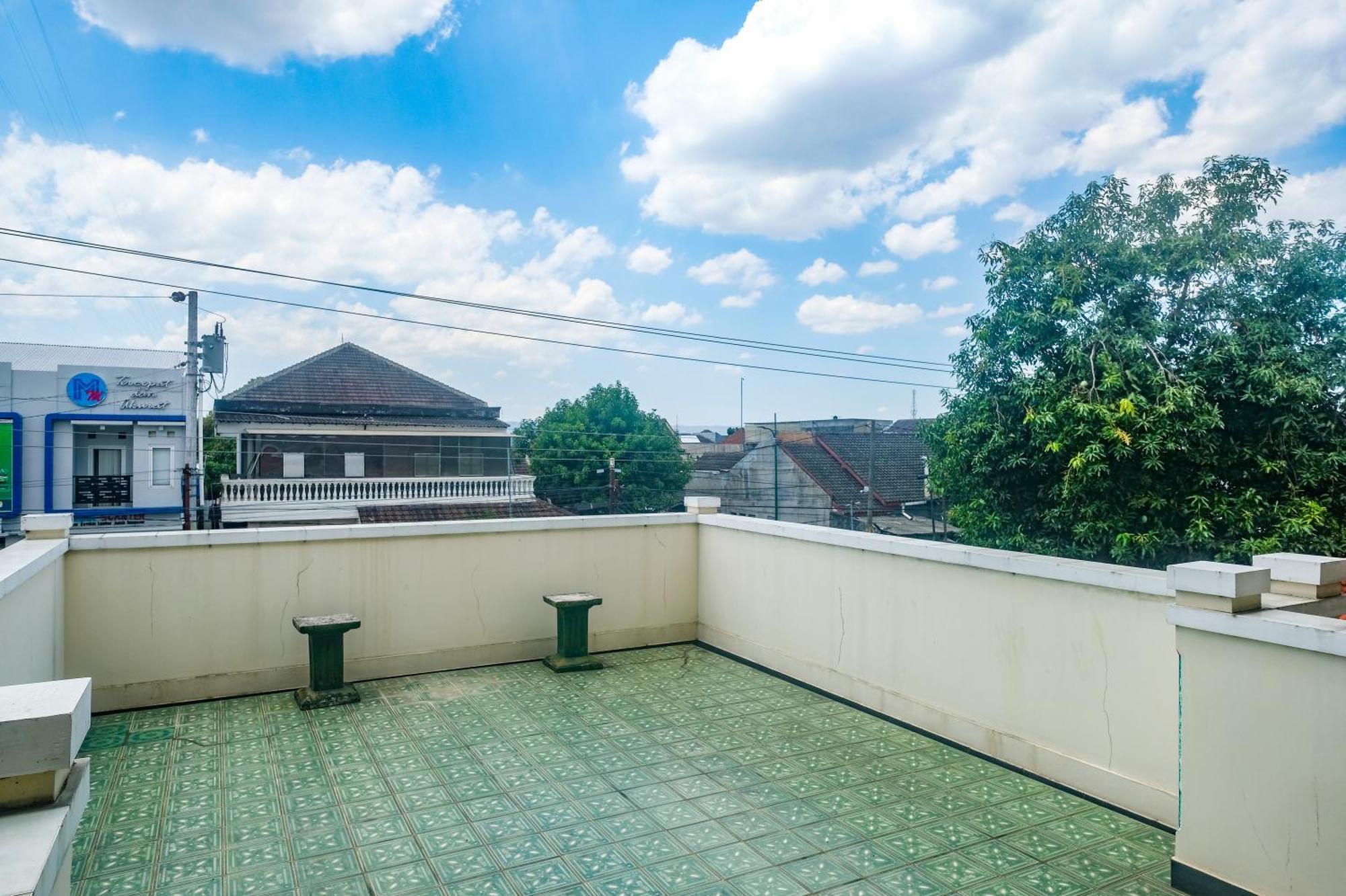 Reddoorz Near Xt Square Yogyakarta Hotel Exterior photo