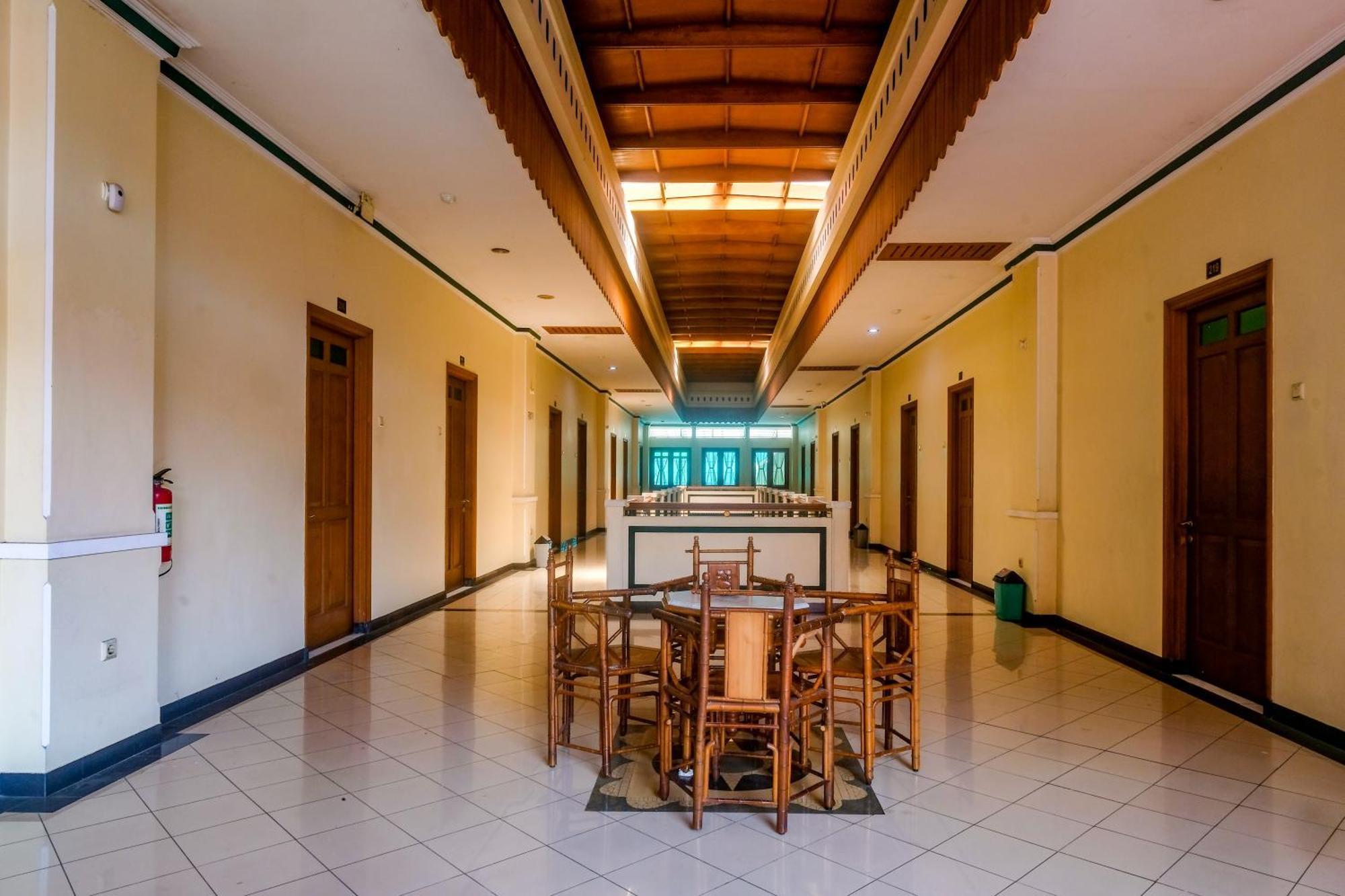 Reddoorz Near Xt Square Yogyakarta Hotel Exterior photo