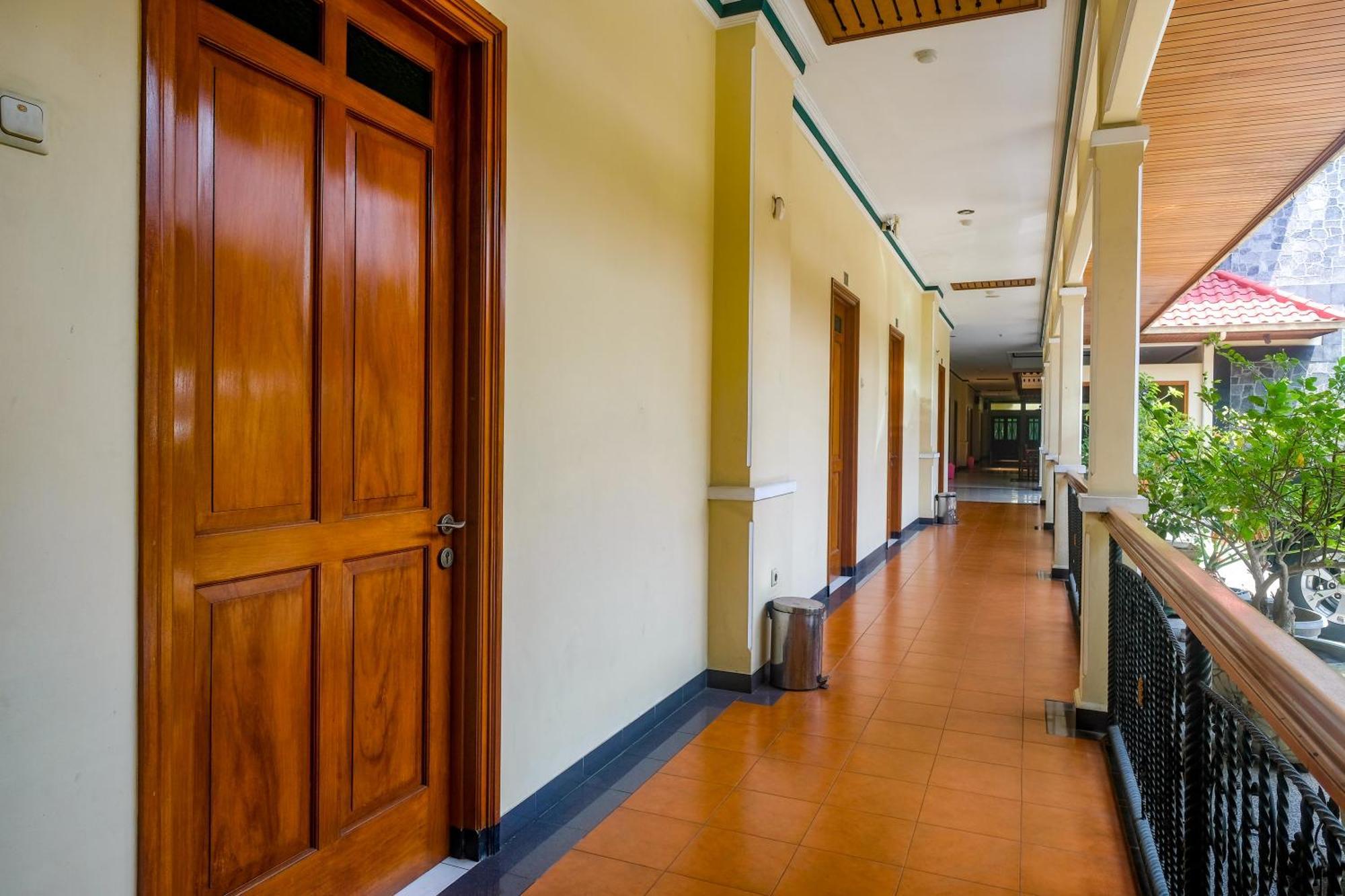 Reddoorz Near Xt Square Yogyakarta Hotel Exterior photo